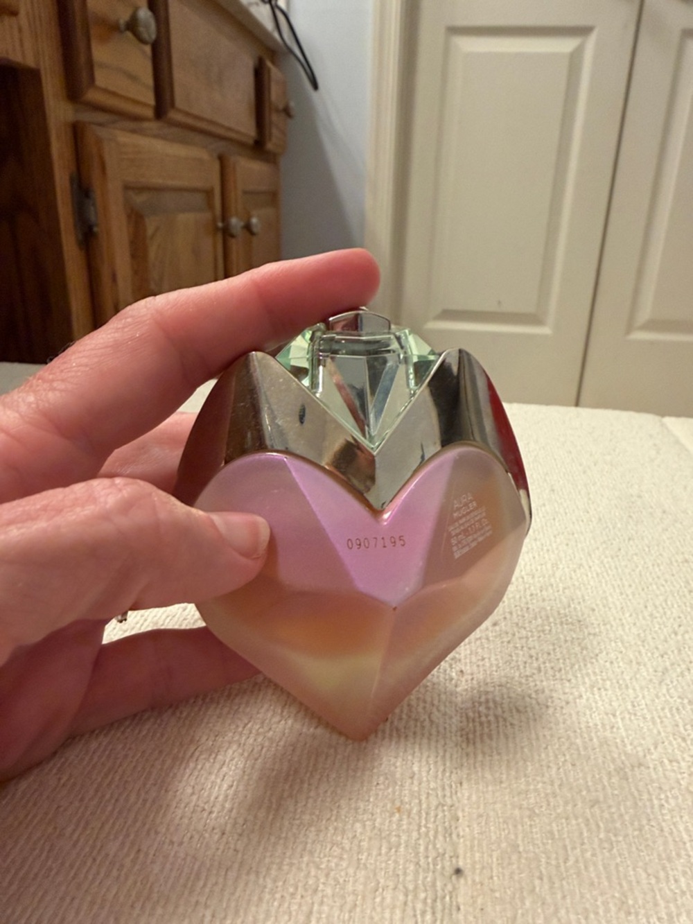 Mugler Aura Heart-Shaped Iridescent Pink and Mint Green Bottle - Picture 3 of 3